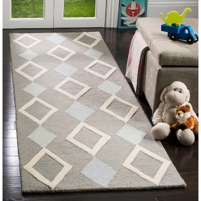 Safavieh Kids SFK902 Hand Tufted Area Rug - Safavieh