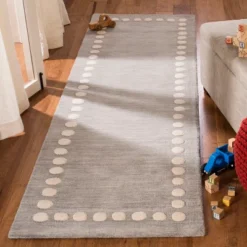 Safavieh Kids SFK802 Hand Loomed Area Rug - Safavieh